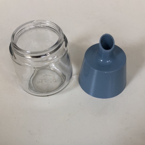 Sweet vintage Gemco sugar dispenser glass with a blue hard plastic screw-on top - Picture 4 of 6